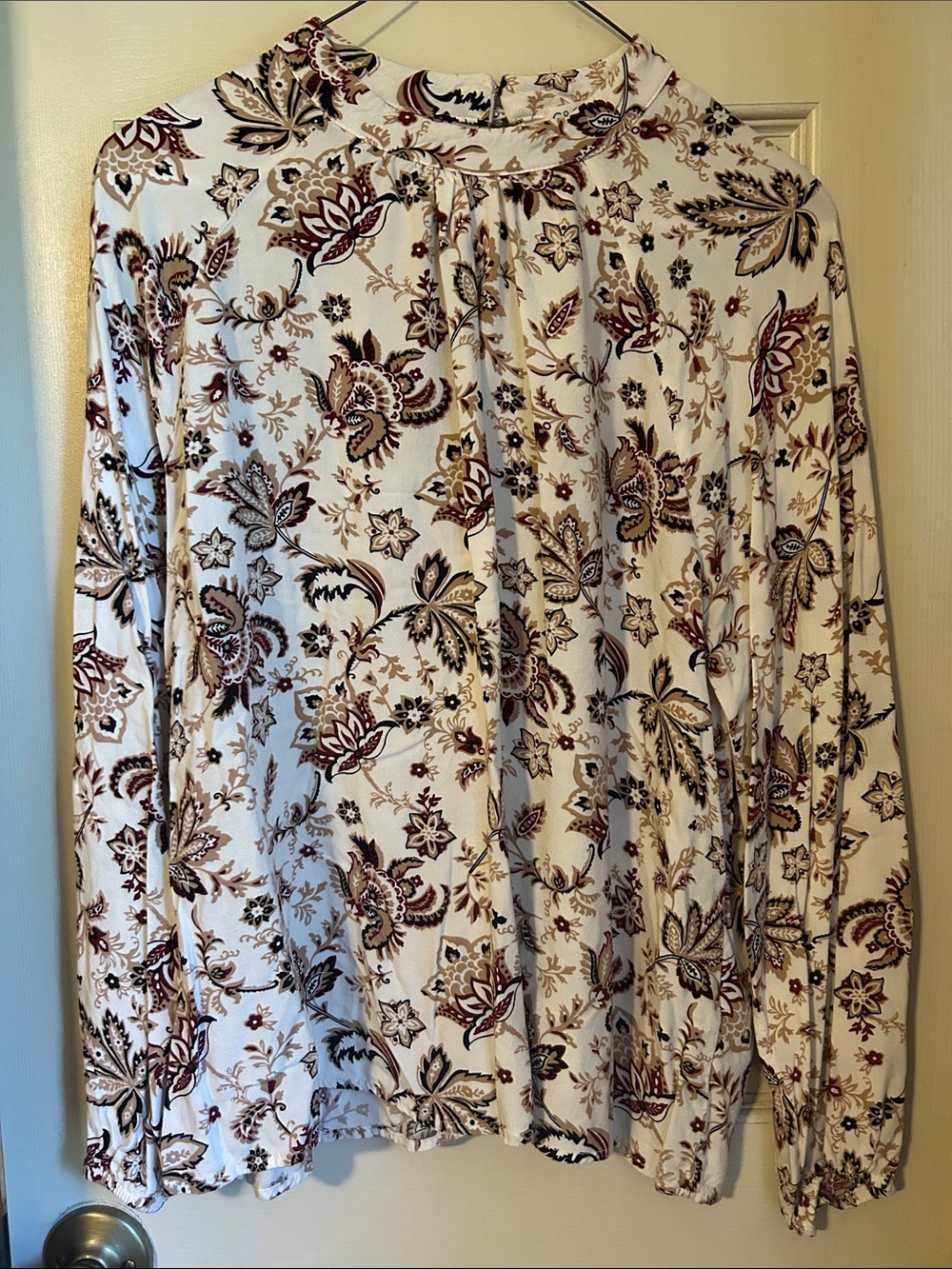 C&C California Cream Floral Print Long Sleeve Blouse